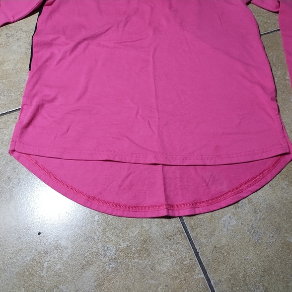 Under Armour Loose Fit Pink & Black Workout Top Size YMD - Picture 5 of 8